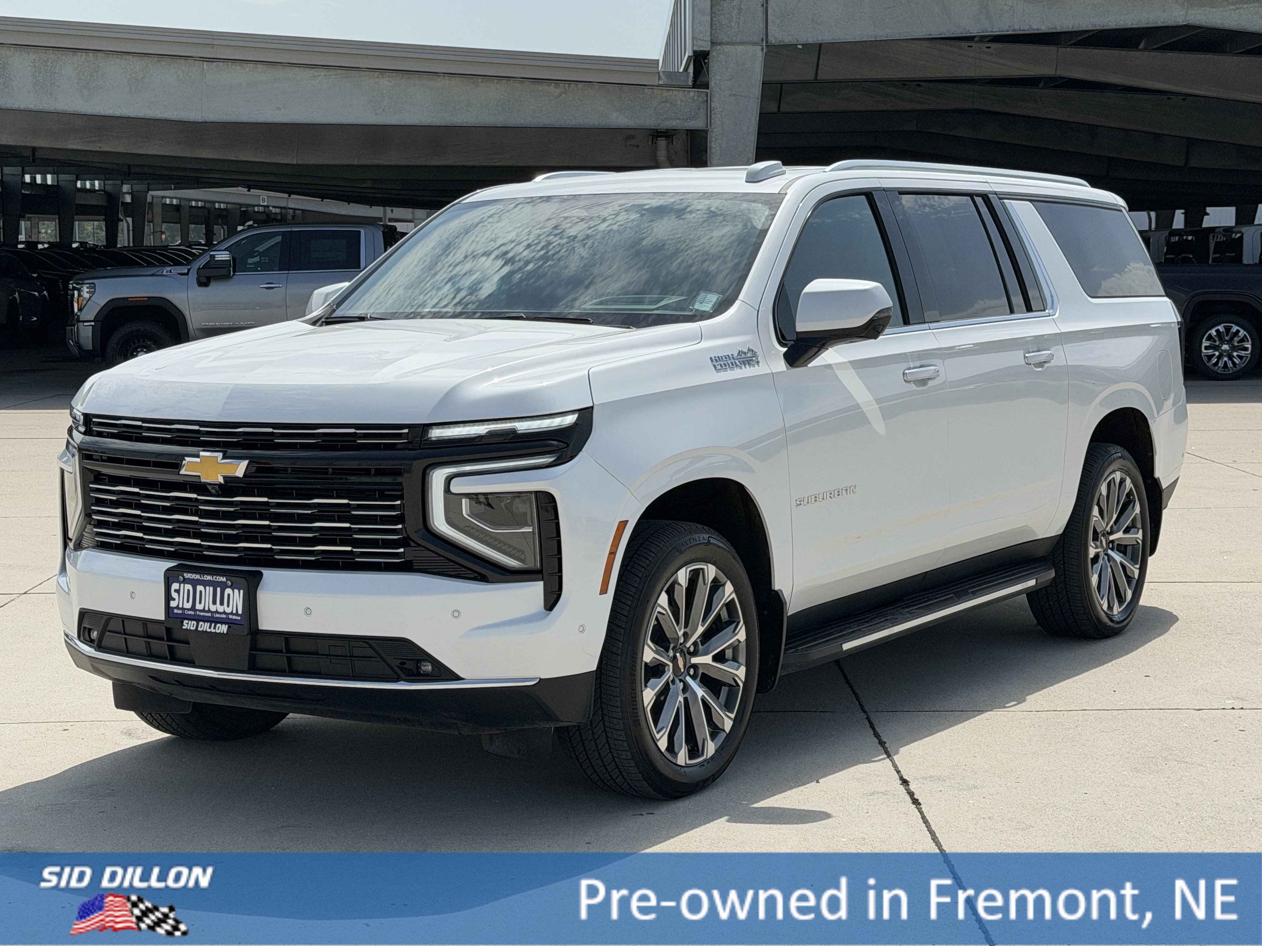 Certified 2025 Chevrolet Suburban High Country AWD/4WD image 1