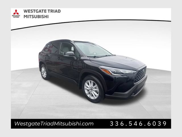 Used 2022 Toyota Corolla Cross LE w/ Moonroof Package AWD/4WD image 1