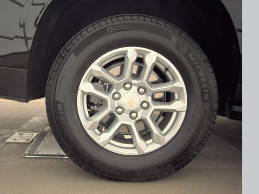 Used 2025 Chevrolet Suburban LS image 12