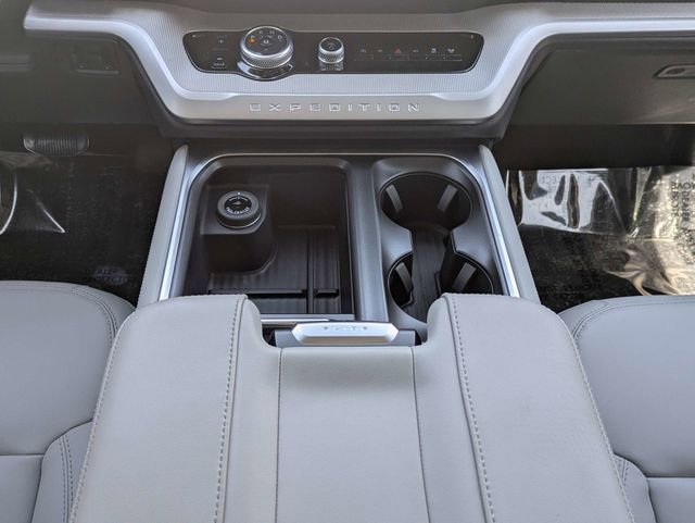 New 2026 Ford Expedition Active image 18