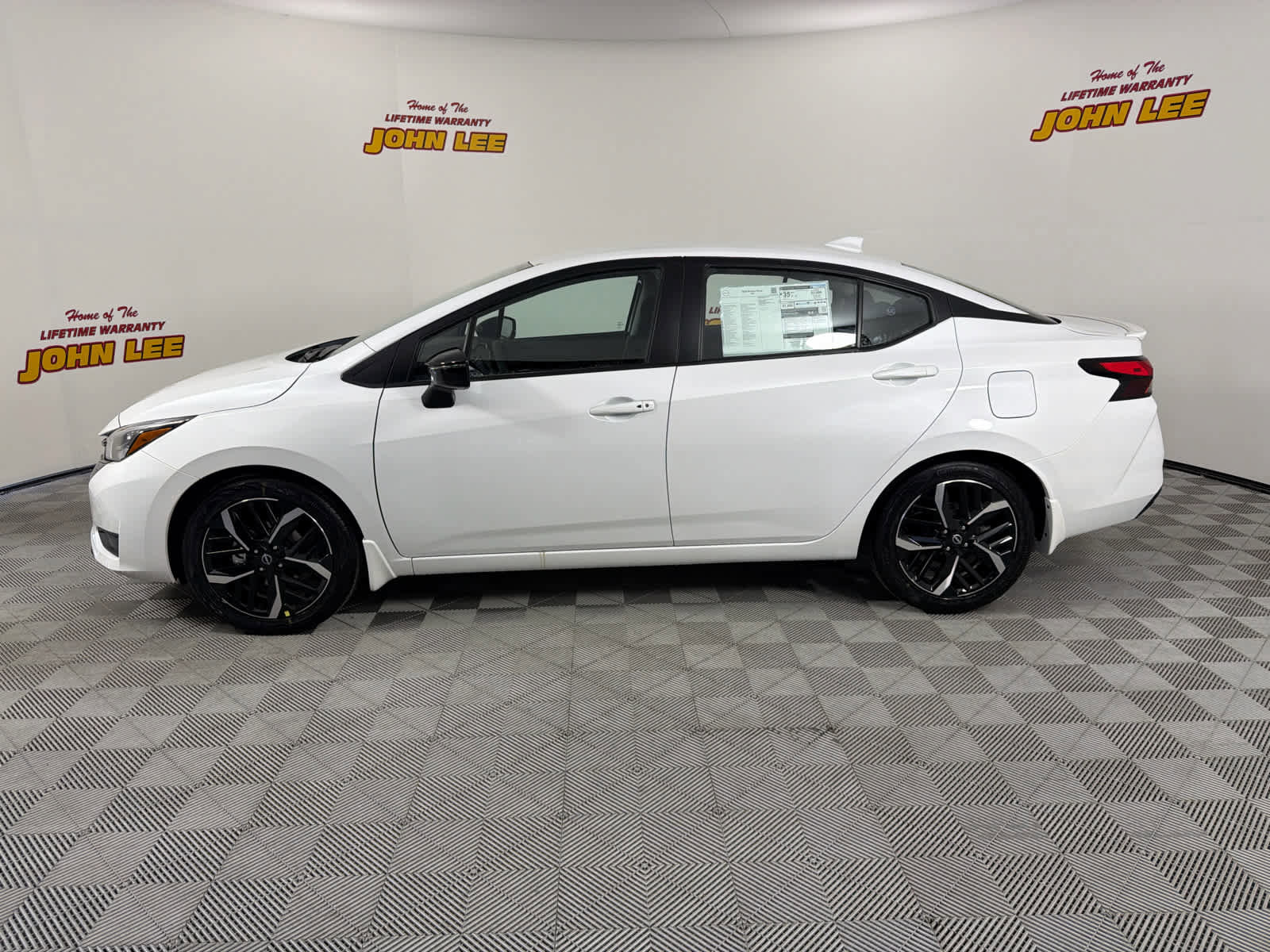 New 2025 Nissan Versa SR w/ Trunk Package image 2