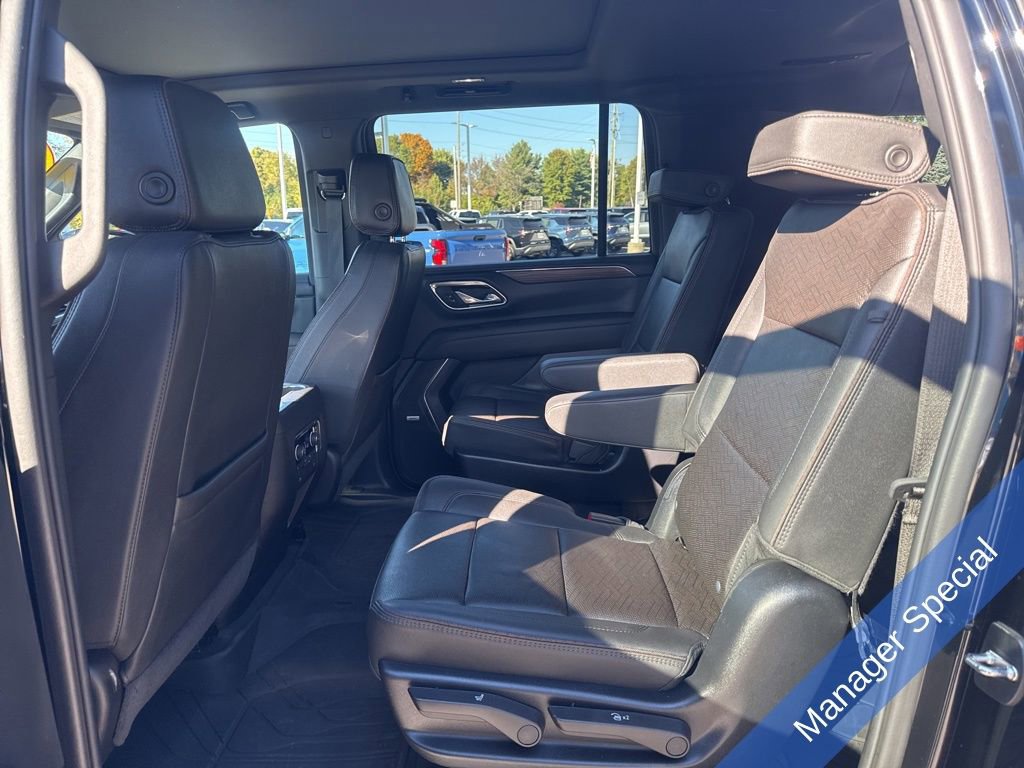 Used 2024 Chevrolet Suburban High Country w/ Premium Package image 18