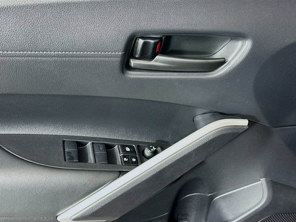 Used 2024 Toyota Corolla Cross SE image 18