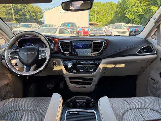 Used 2017 Chrysler Pacifica Limited FWD image 13