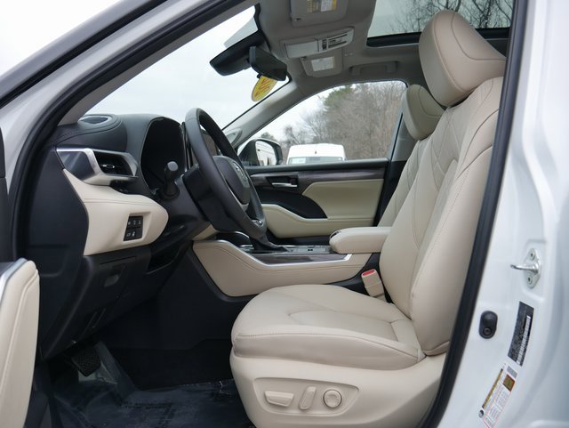 Used 2024 Toyota Highlander Platinum image 13