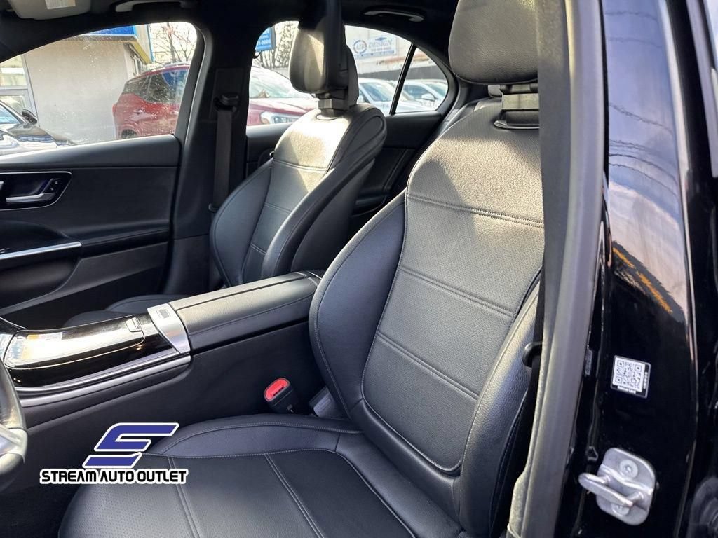 Used 2025 Mercedes-Benz C 300 4MATIC Sedan image 20