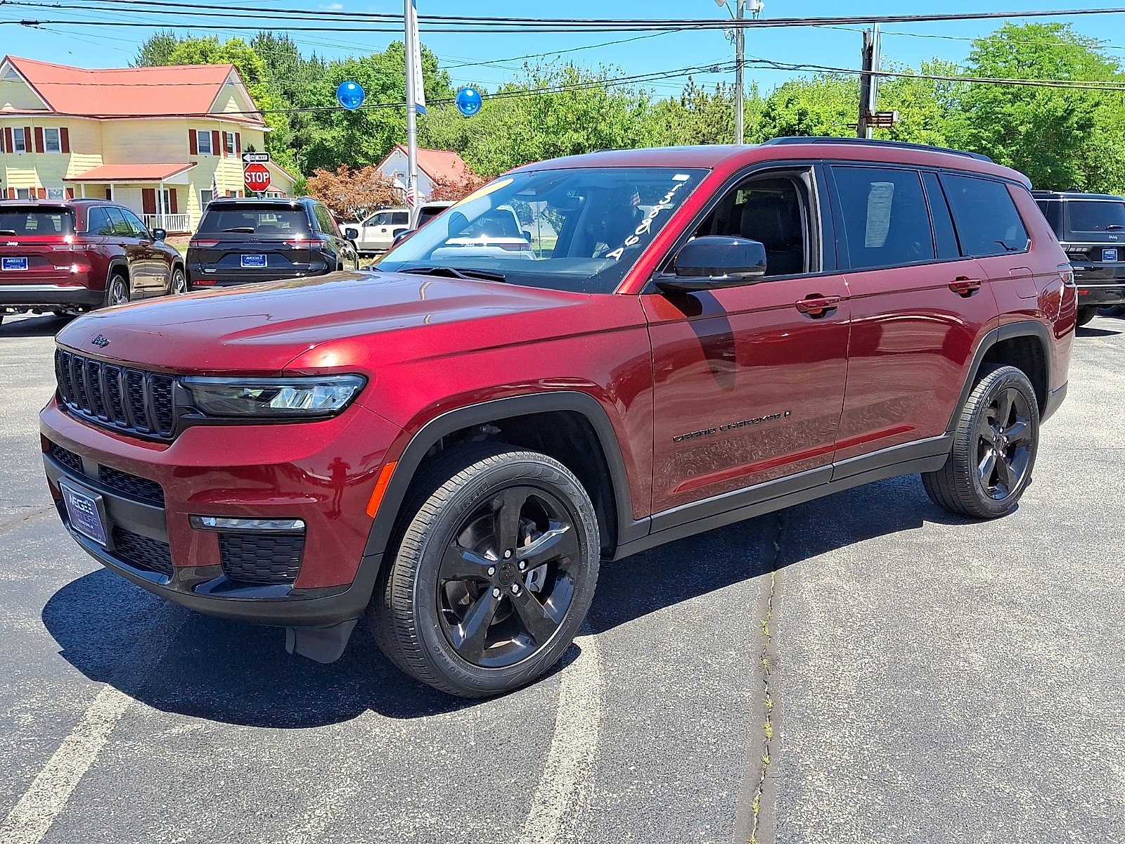 Certified 2023 Jeep Grand Cherokee L Limited w/ Black Appearance Package AWD/4WD image 3