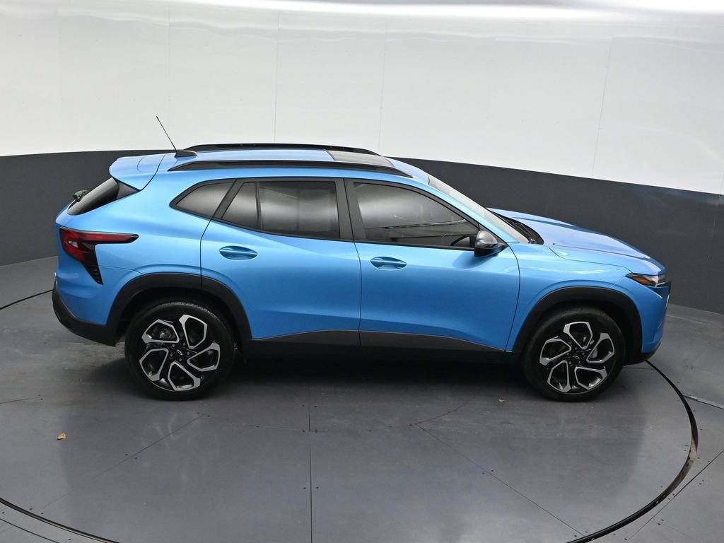 Used 2025 Chevrolet Trax RS w/ Sunroof Package FWD image 17