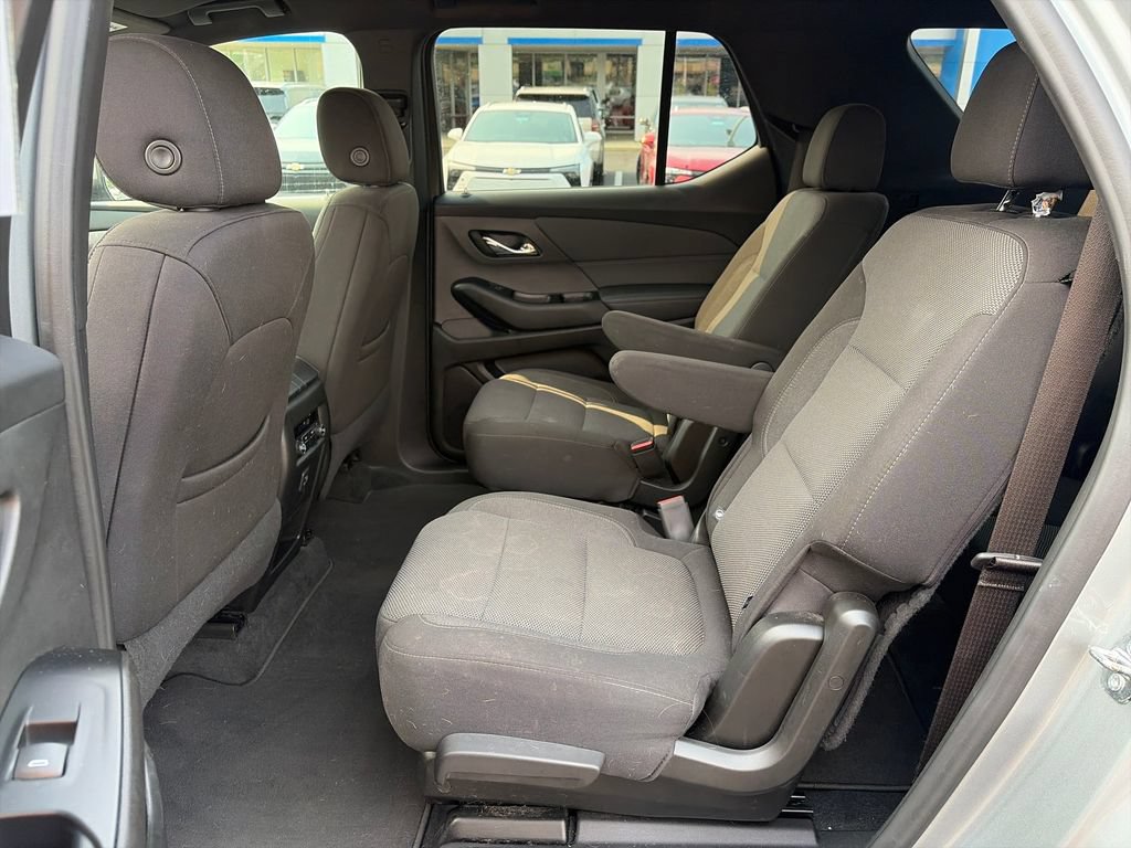 Used 2023 Chevrolet Traverse LT FWD image 27
