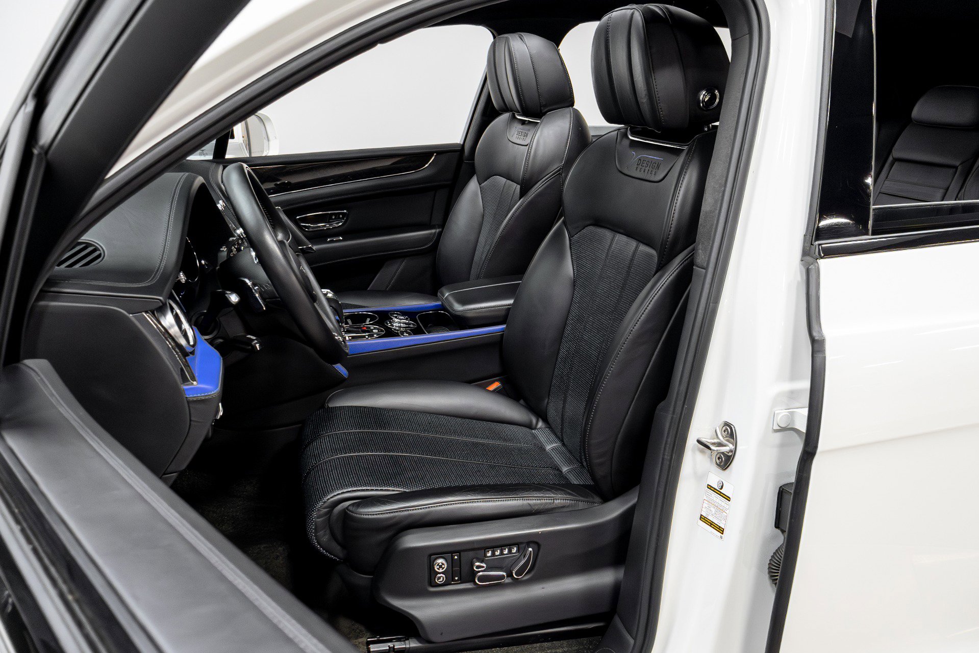 Used 2020 Bentley Bentayga Design Series image 7