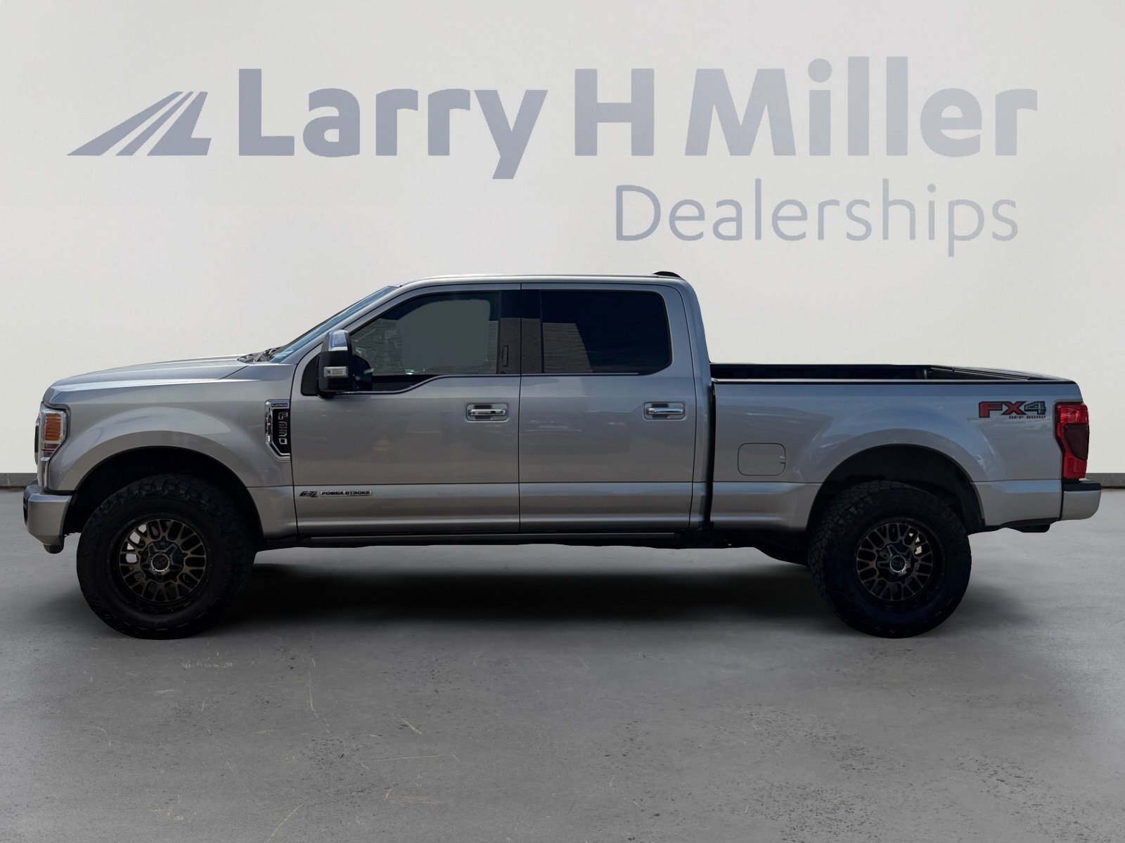 Used 2020 Ford F250 Platinum w/ FX4 Off-Road Package AWD/4WD image 2