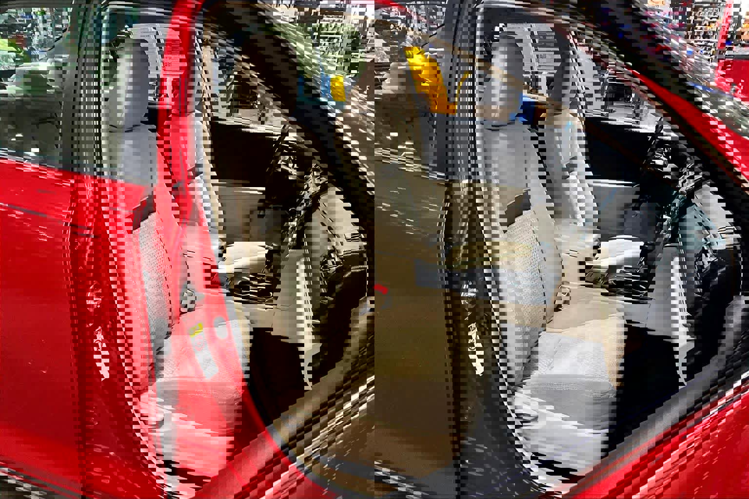 Used 2013 Toyota Camry LE image 7