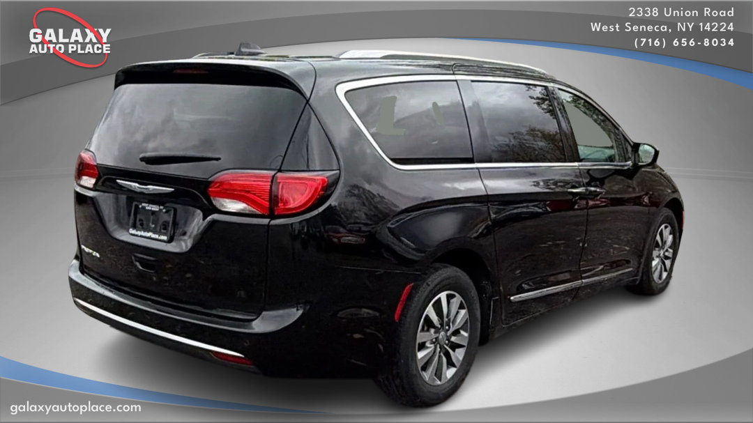 Used 2020 Chrysler Pacifica Touring-L Plus image 5