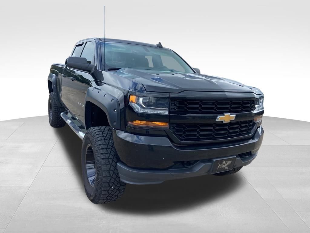 Used 2018 Chevrolet Silverado 1500 Custom w/ Custom Value Package AWD/4WD image 5