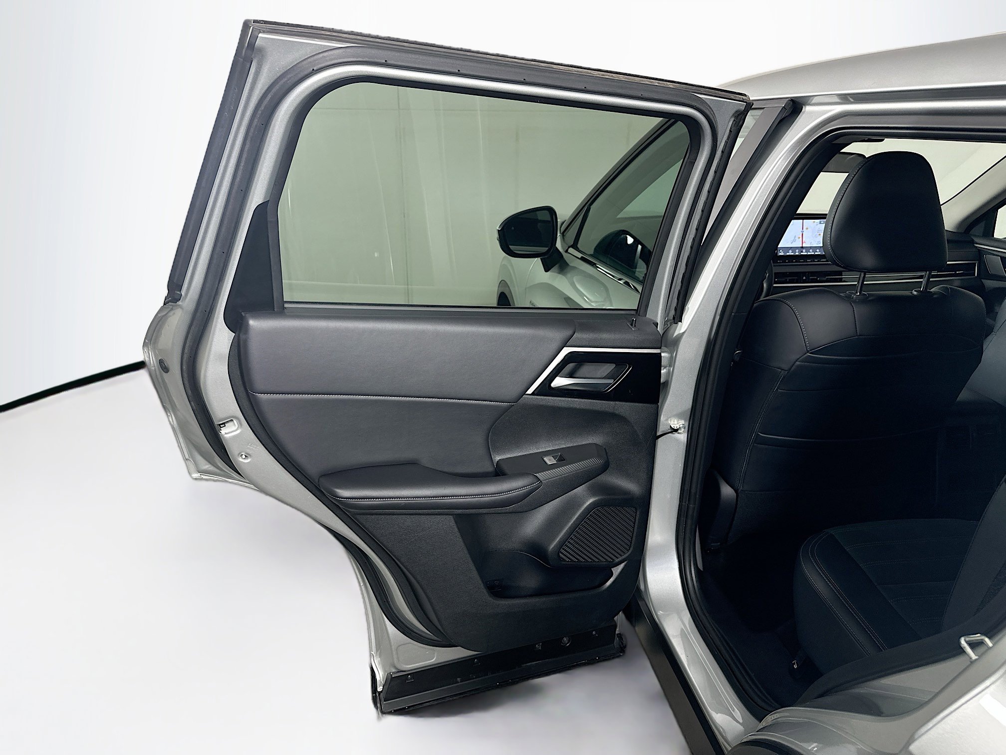 Used 2024 Mitsubishi Outlander 4WD Plug-In Hybrid image 25