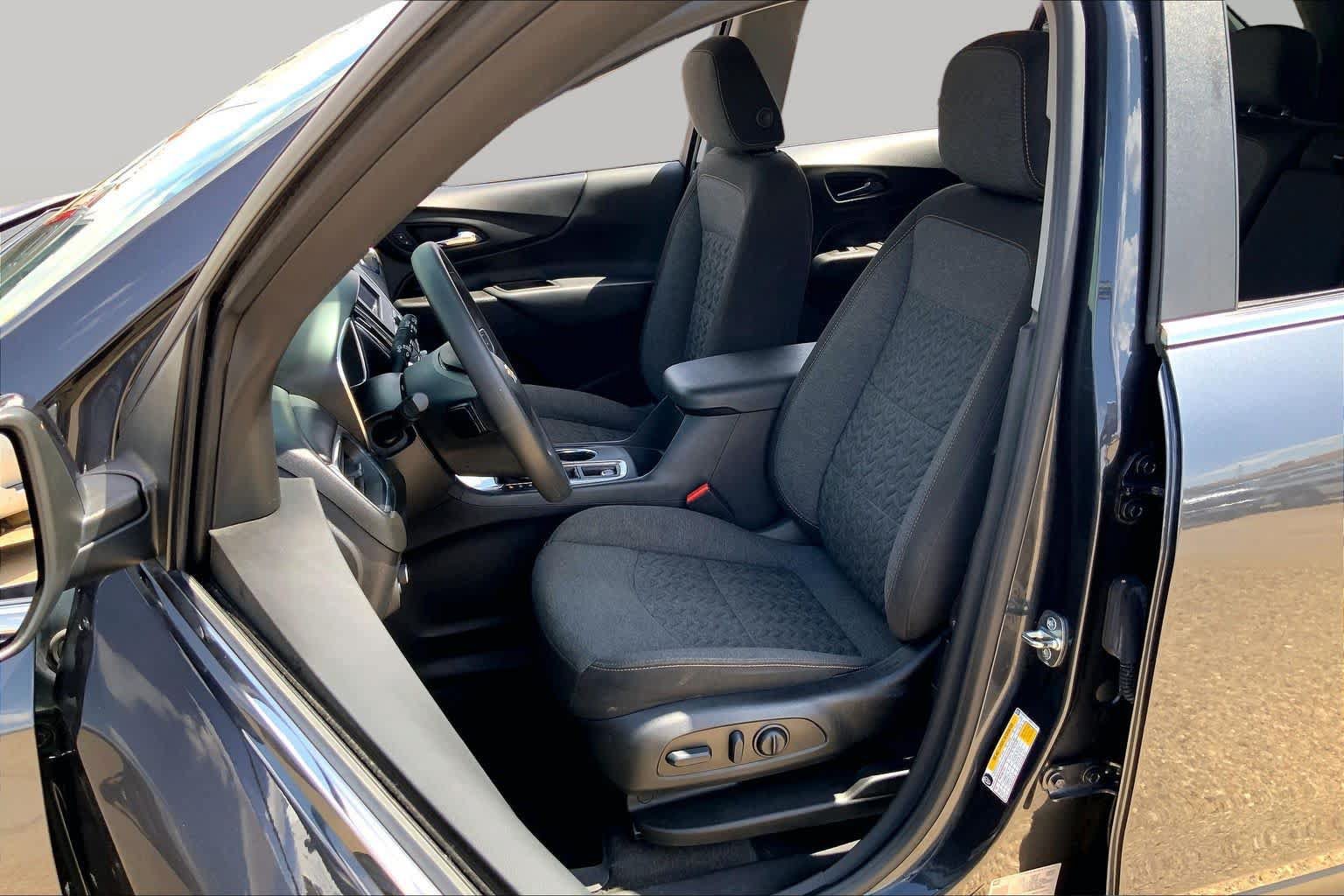 Used 2022 Chevrolet Equinox LT w/ LPO, Floor Liner Package FWD image 8