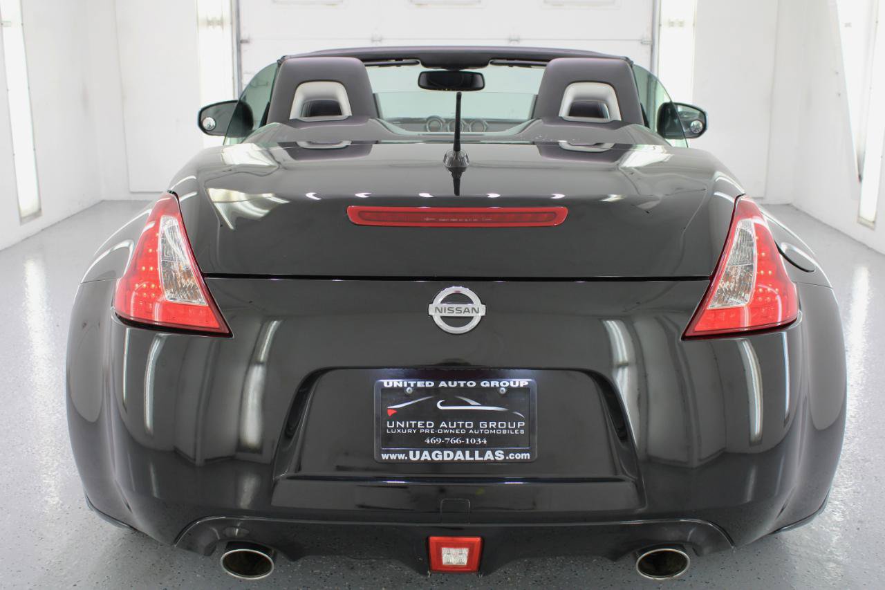 Used 2010 Nissan 370Z Touring w/ Sport Pkg RWD image 8