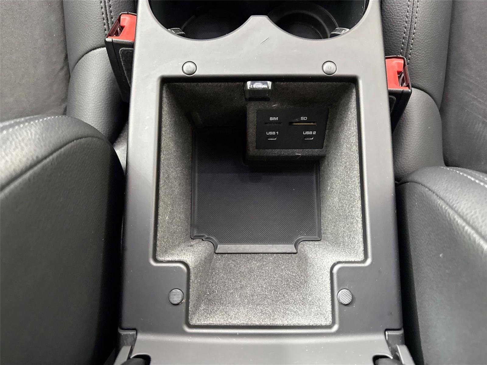 Used 2021 Porsche Macan image 32