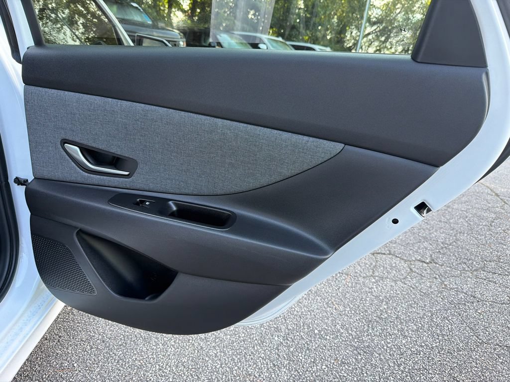 Used 2023 Hyundai Elantra Limited FWD image 16