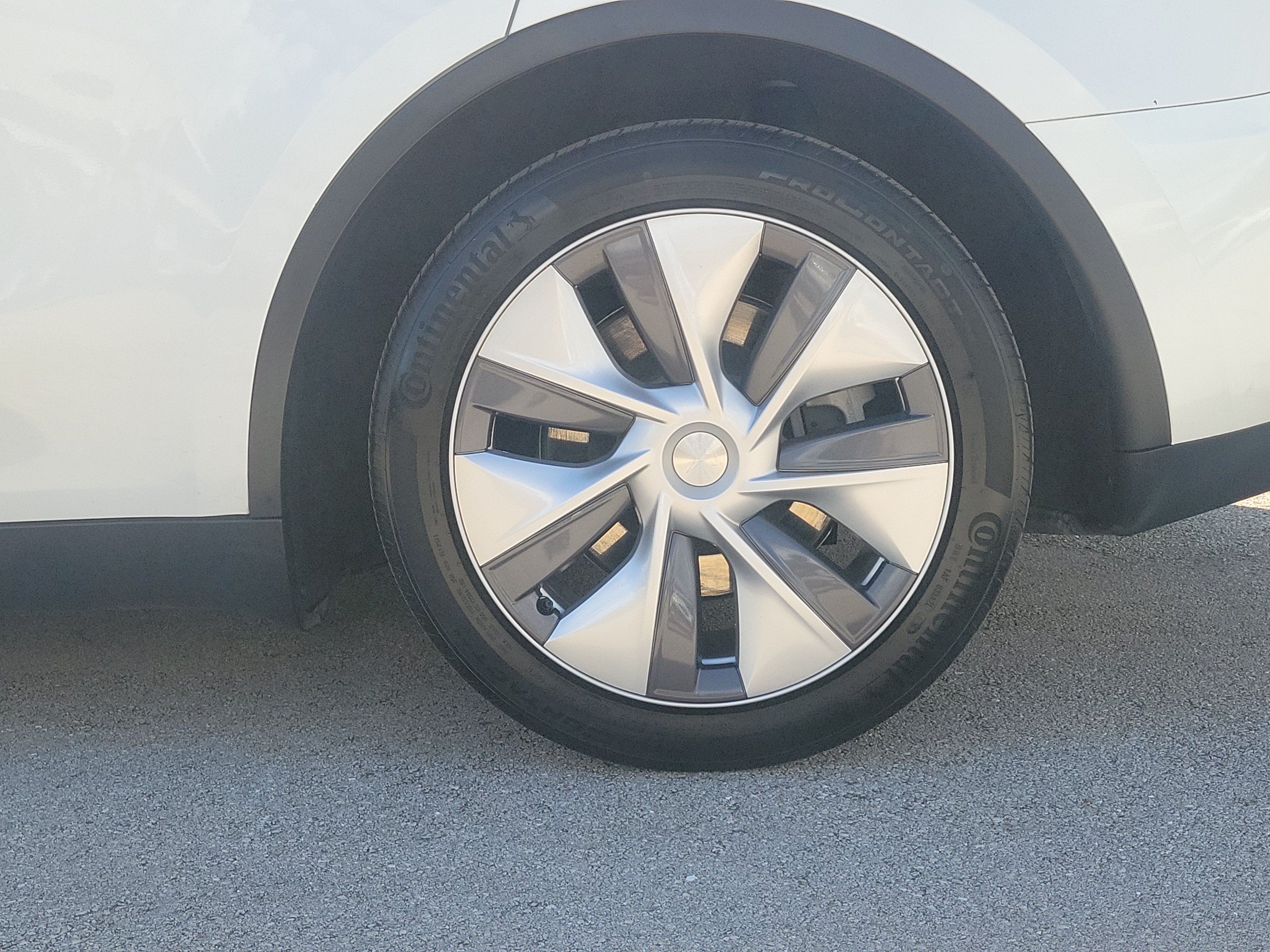 Used 2024 Tesla Model Y Long Range RWD image 9