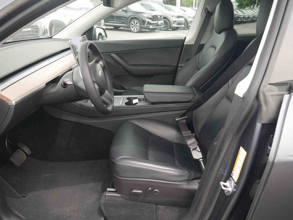 Used 2022 Tesla Model Y Long Range AWD/4WD image 24