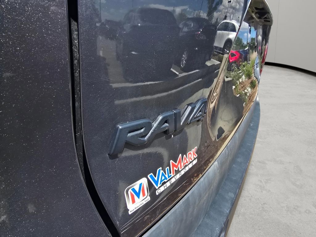 Used 2021 Toyota RAV4 XLE AWD/4WD image 16