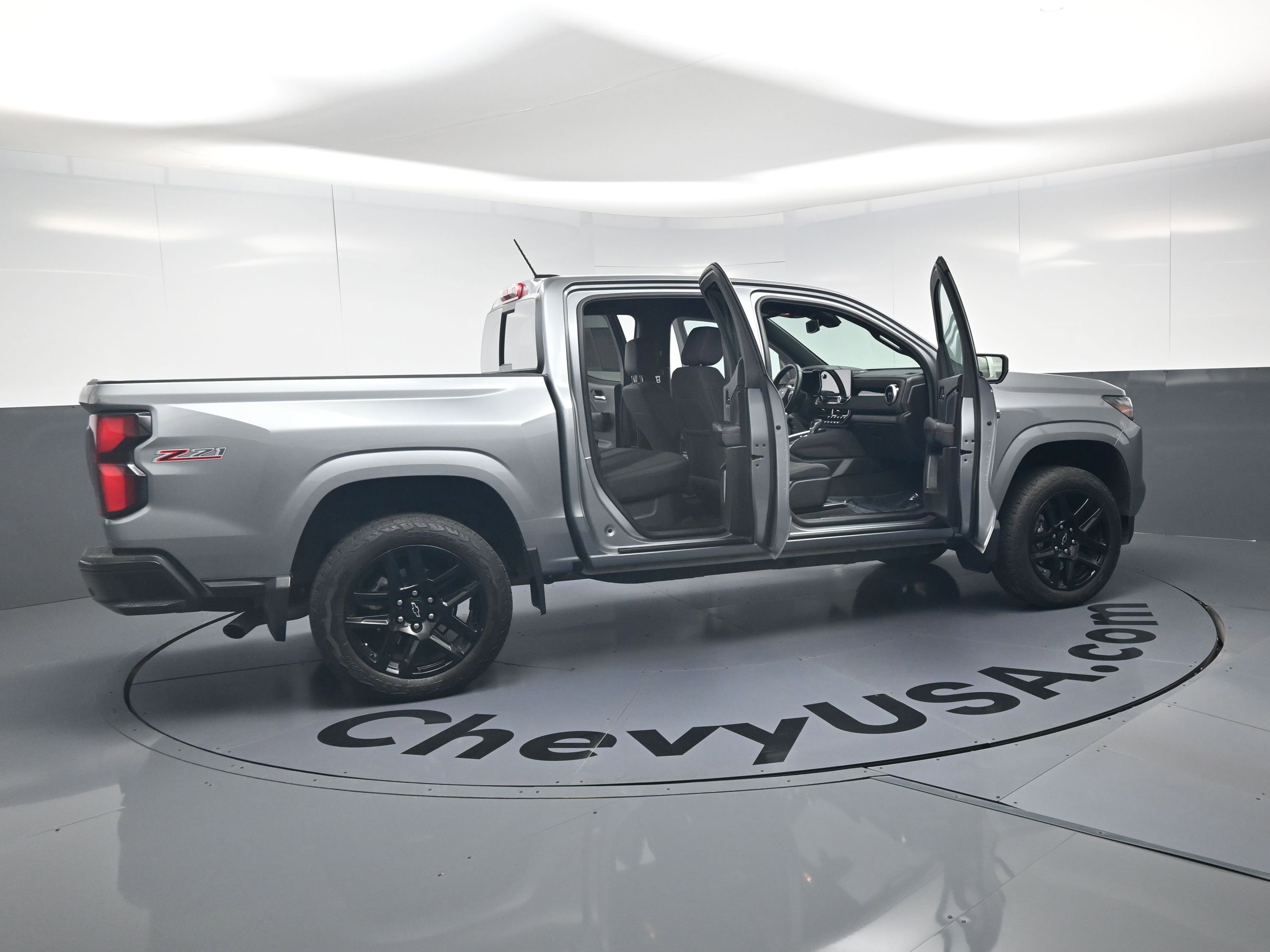 Used 2024 Chevrolet Colorado Z71 w/ Z71 Convenience Package 2 AWD/4WD image 25