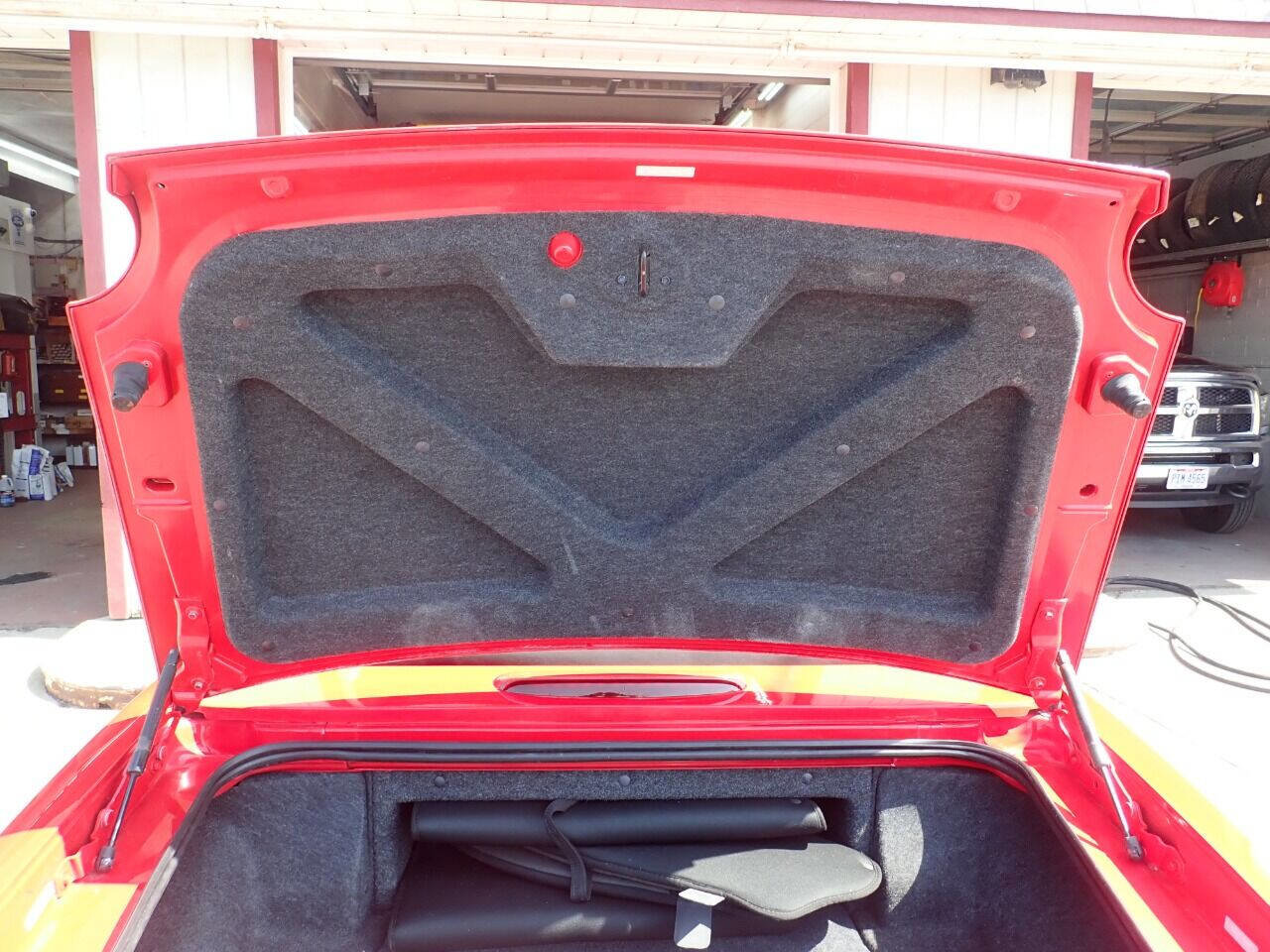 Used 2003 Ford Thunderbird image 19