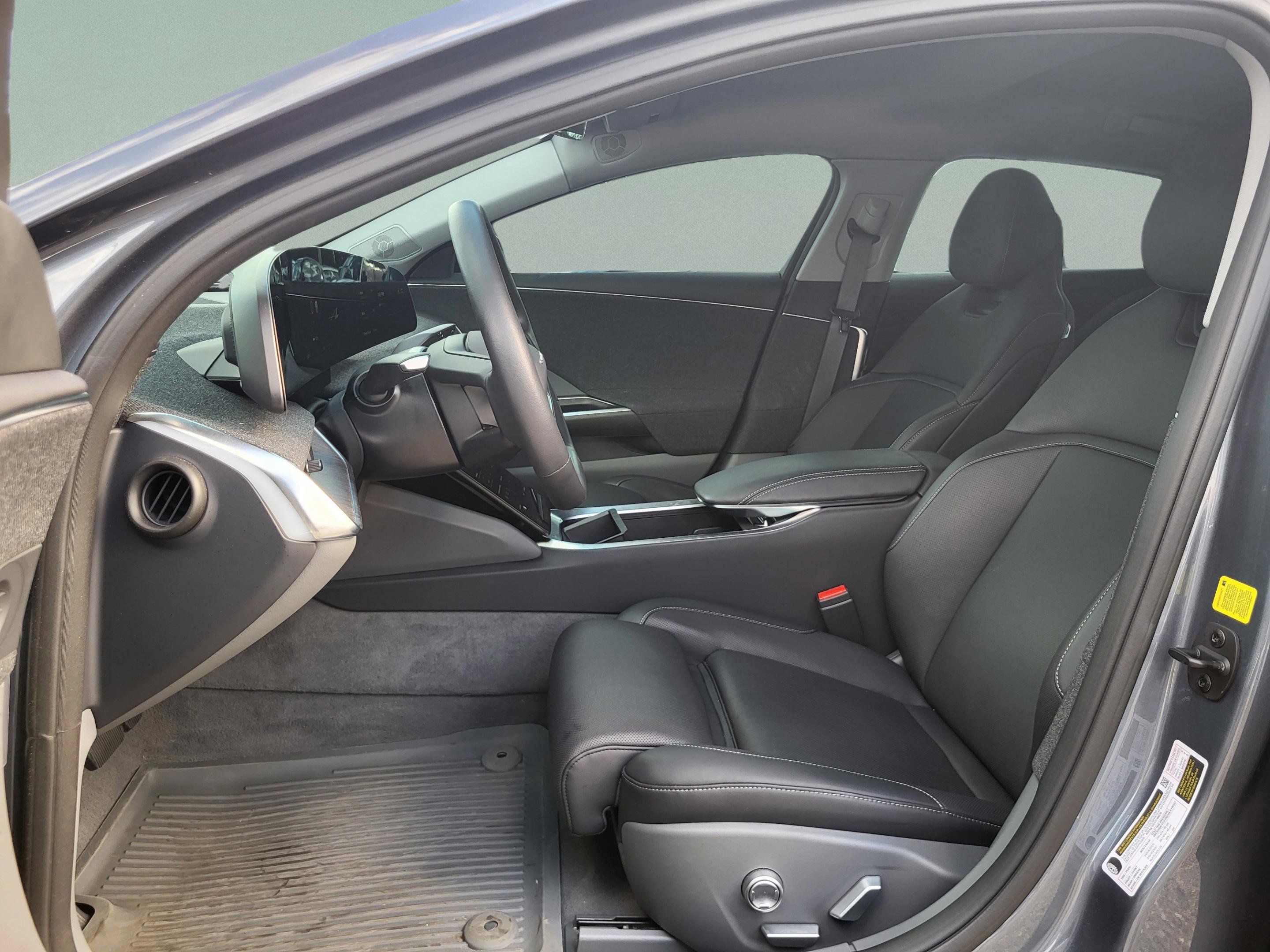 Used 2025 Lucid Air Pure image 32