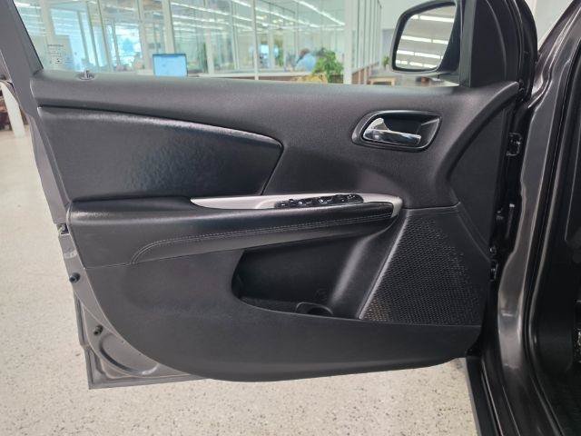 Used 2020 Dodge Journey SE FWD image 32