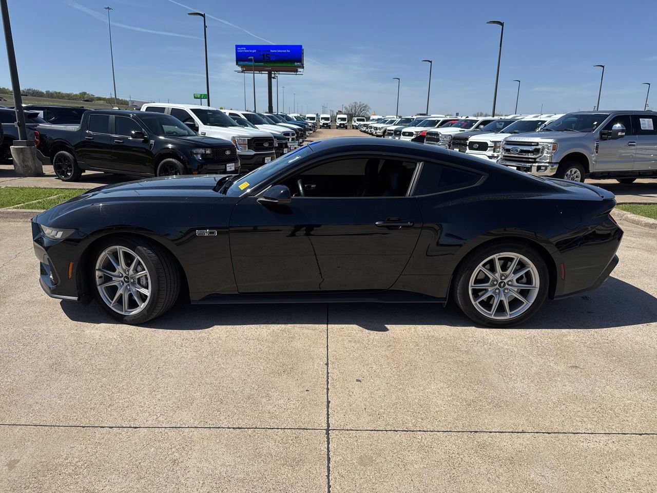 Used 2024 Ford Mustang GT Premium image 3