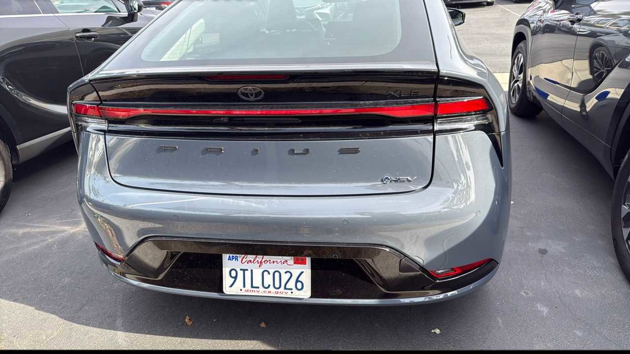 Used 2025 Toyota Prius XLE image 2