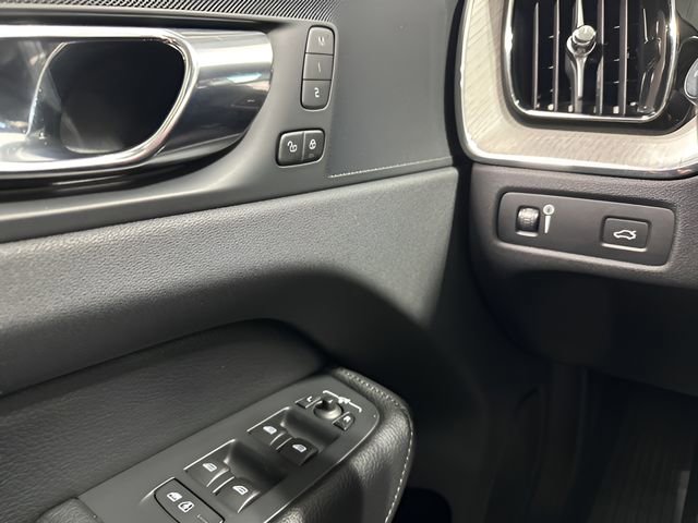 Used 2018 Volvo XC60 T6 Inscription w/ Convenience Package image 16