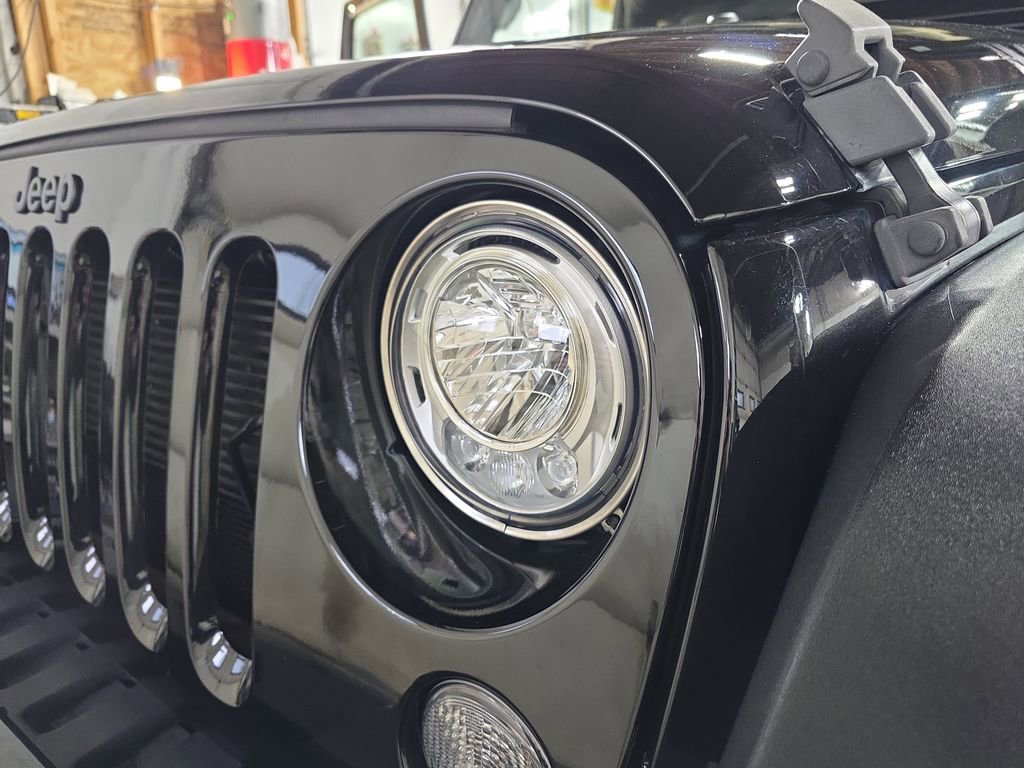 Used 2018 Jeep Wrangler Willys Wheeler image 27