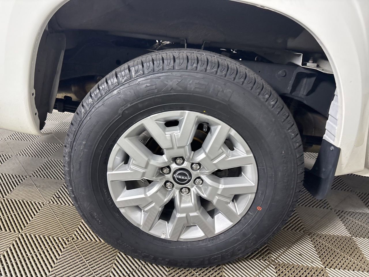 Used 2024 Nissan Frontier SV w/ SV Convenience Package image 31