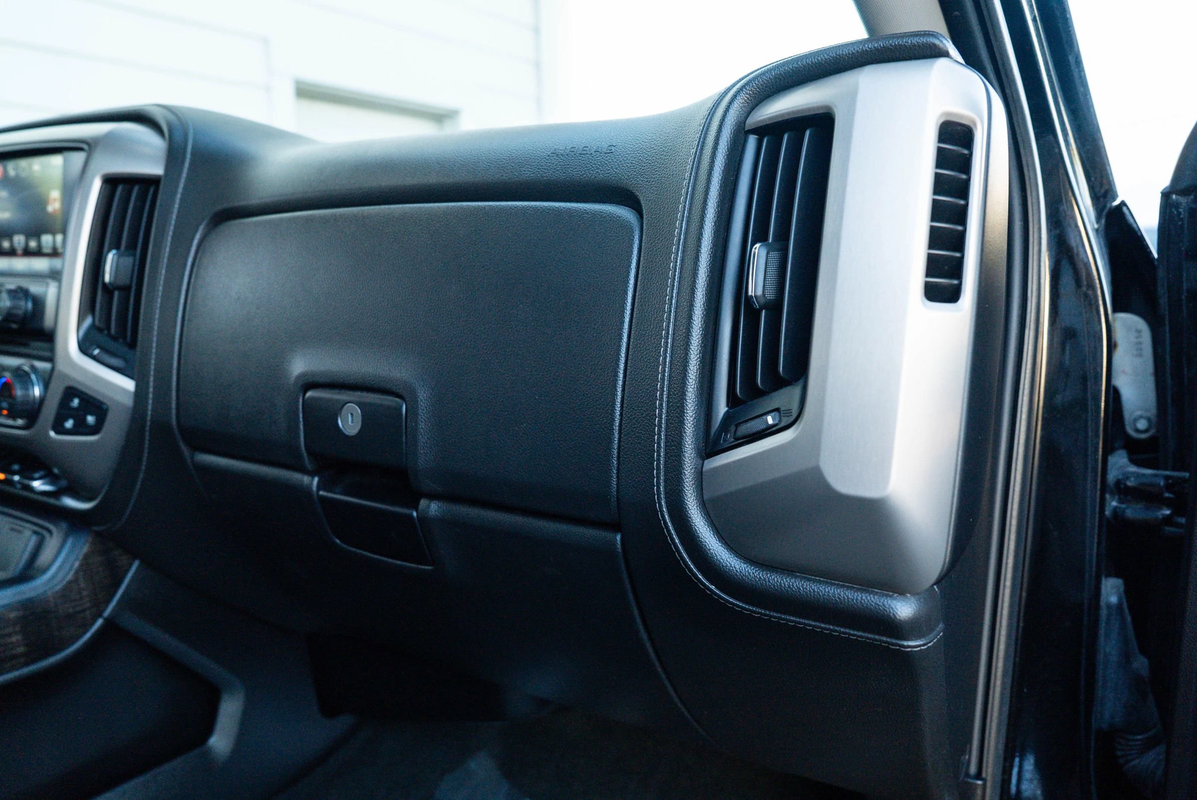 Used 2016 GMC Sierra 2500 Denali w/ Driver Alert Package AWD/4WD image 11