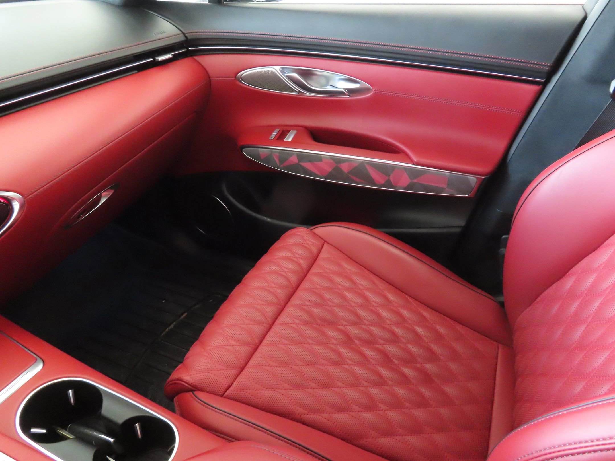 Used 2024 Genesis GV70 3.5T Sport w/ Sport Advanced Package image 23