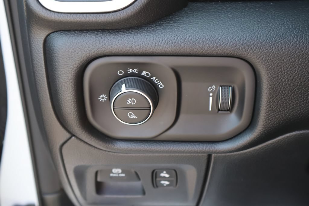 Used 2021 RAM 1500 Big Horn RWD image 16
