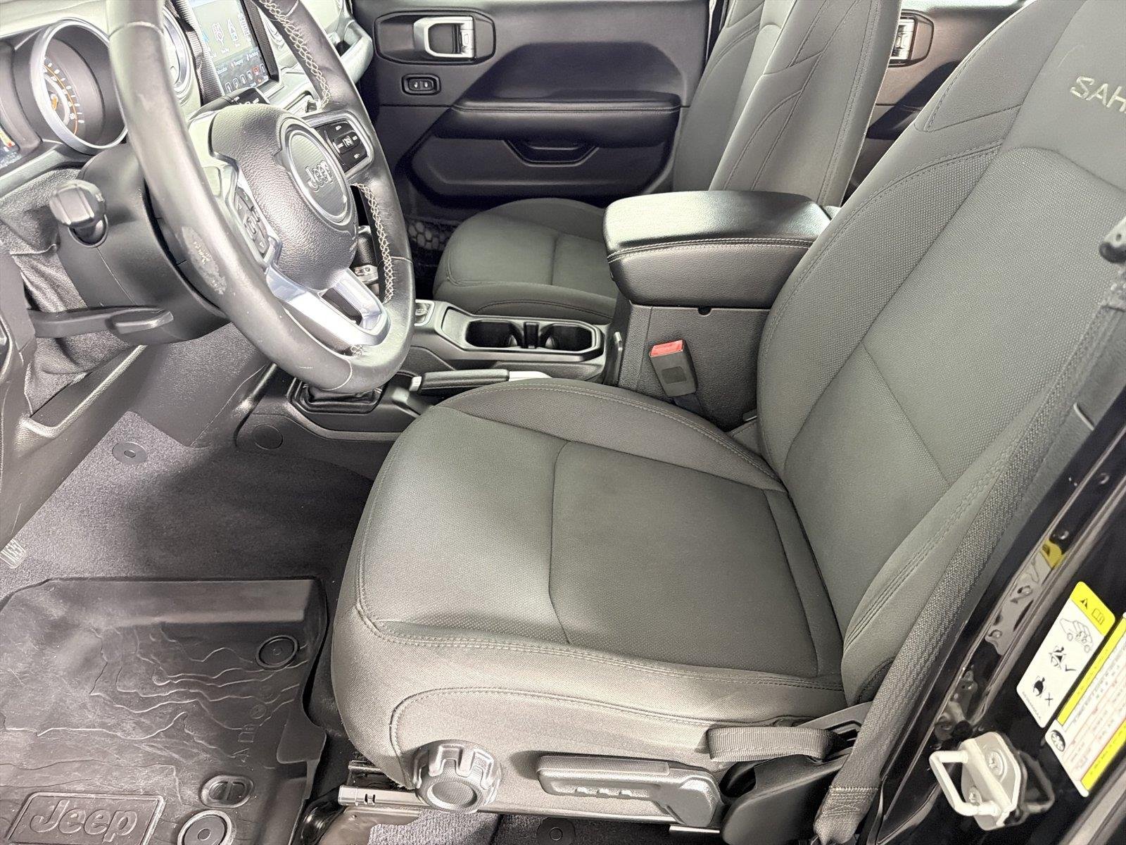 Used 2018 Jeep Wrangler Unlimited Sahara AWD/4WD image 7