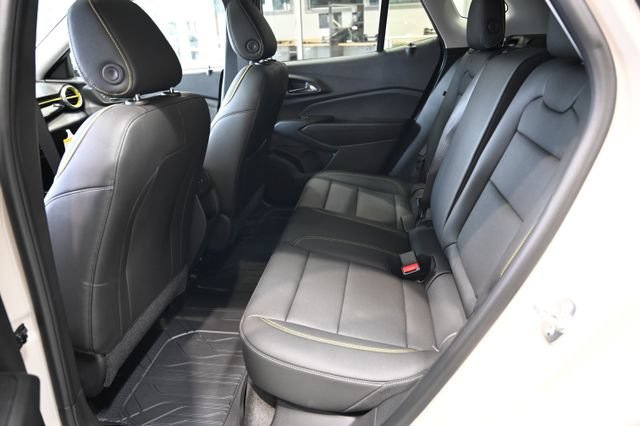 New 2026 Chevrolet Trax ACTIV w/ Sunroof Package FWD image 11