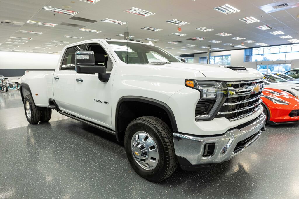 Used 2024 Chevrolet Silverado 3500 LTZ image 4