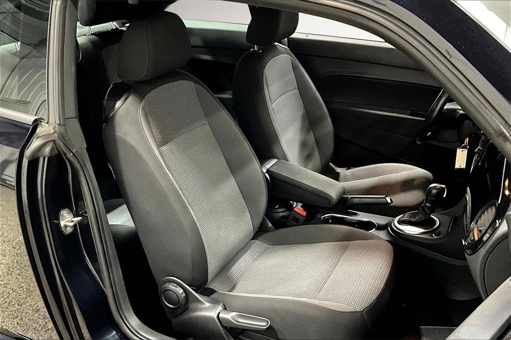 Used 2019 Volkswagen Beetle 2.0T S image 28