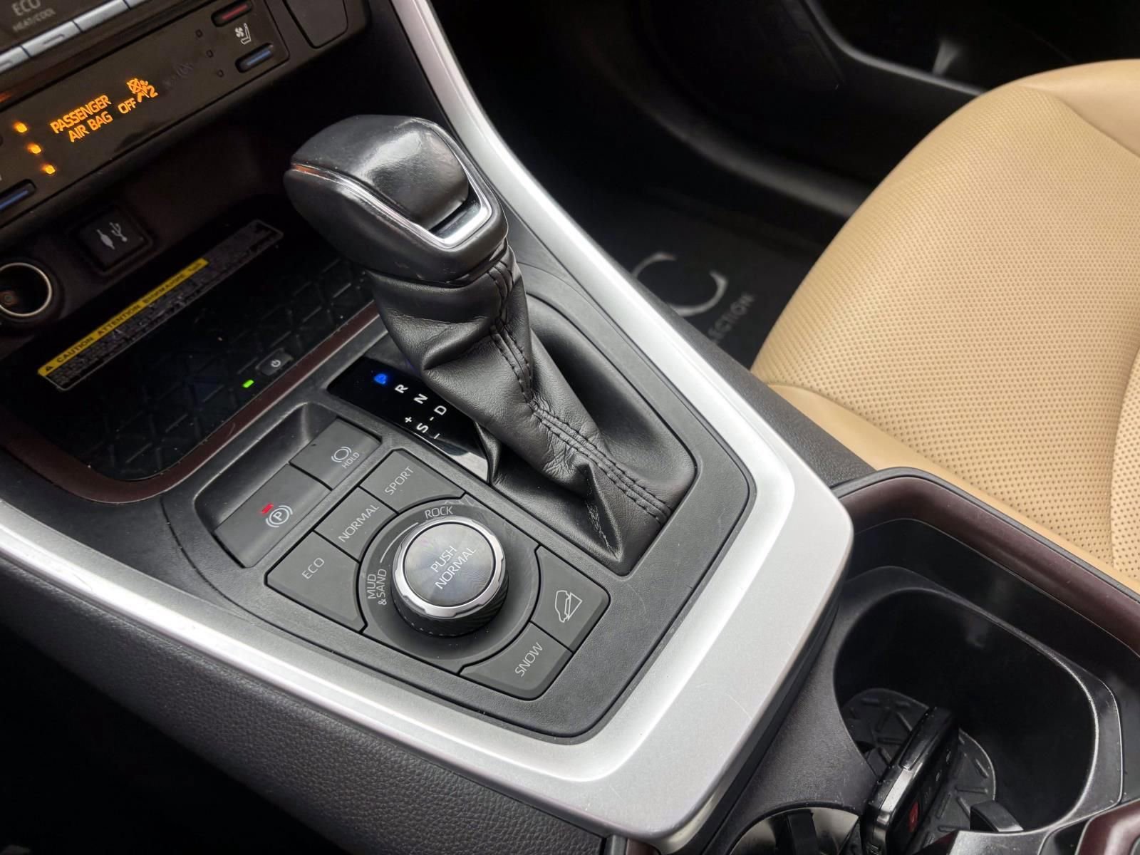 Used 2019 Toyota RAV4 Limited w/ Advanced Technology Package image 24