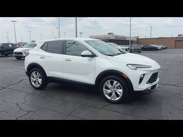 Certified 2024 Buick Encore GX Preferred w/ Comfort Package FWD image 2