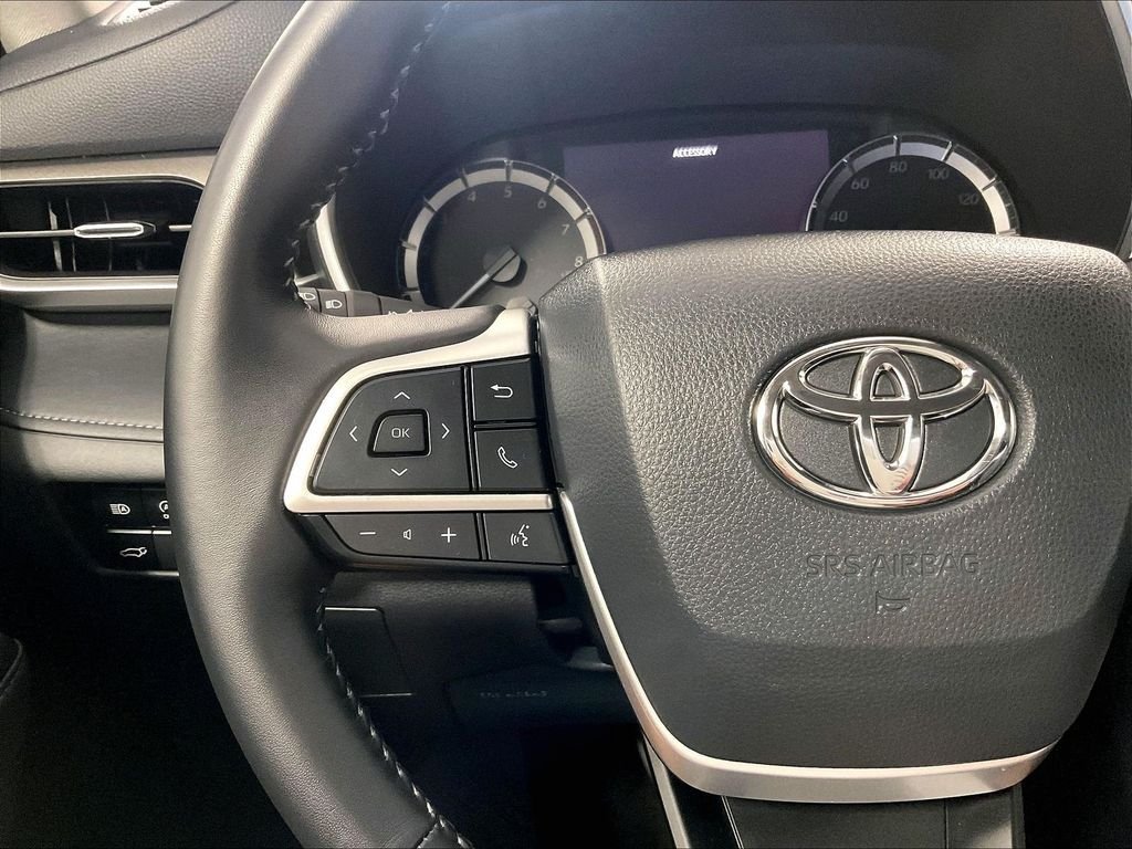 Used 2023 Toyota Highlander XLE AWD/4WD image 24