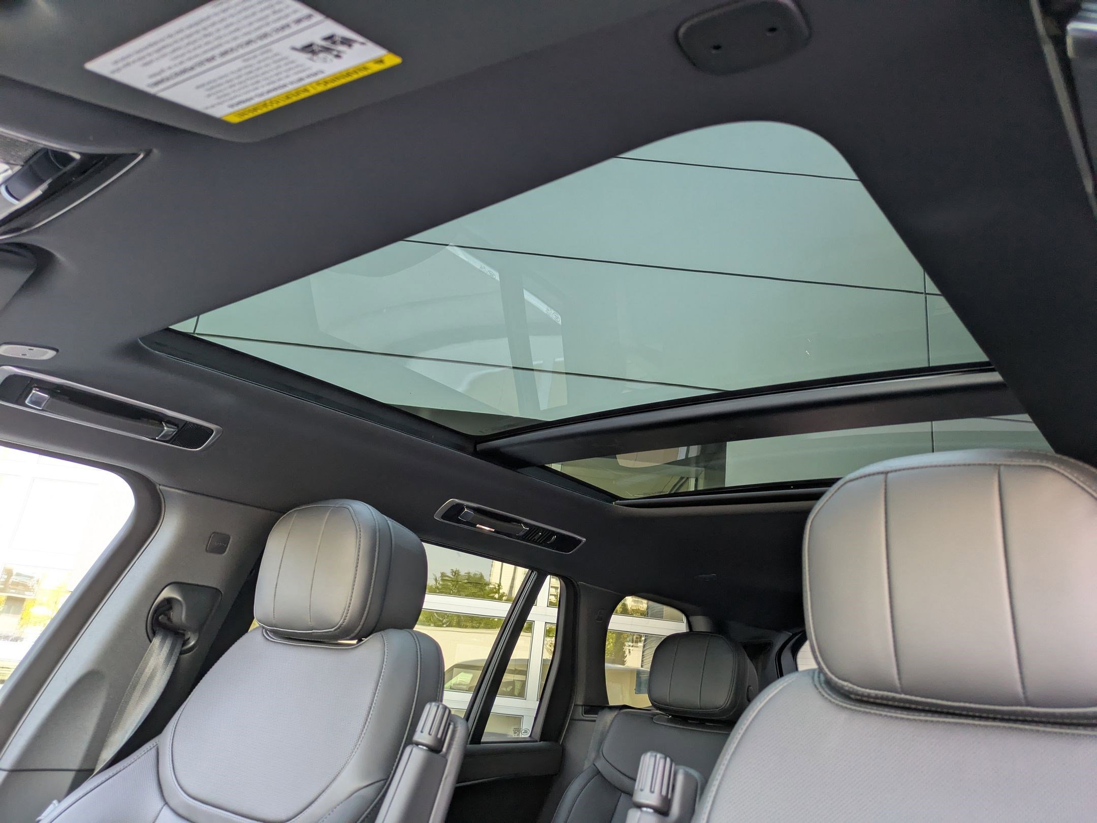 New 2025 Land Rover Range Rover Long Wheelbase SE image 23