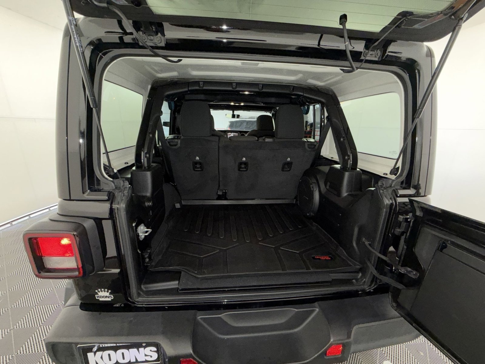 Used 2022 Jeep Wrangler Unlimited Sport image 25