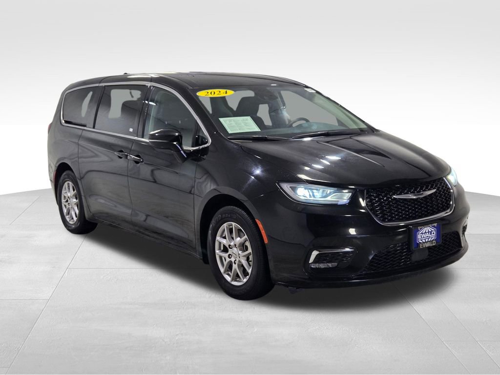 Used 2024 Chrysler Pacifica Touring-L FWD image 18