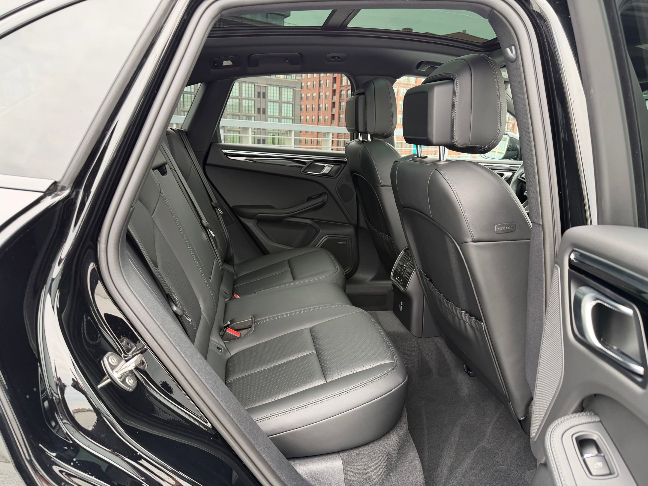 Certified 2026 Porsche Macan AWD/4WD image 20