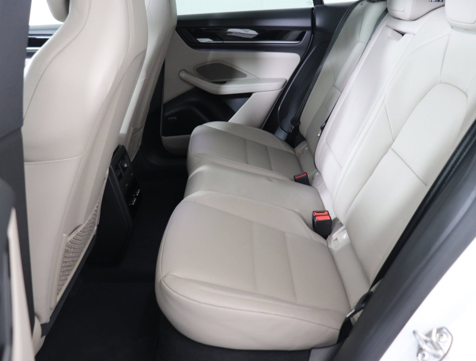 Certified 2024 Porsche Macan 4 Electric AWD/4WD image 20